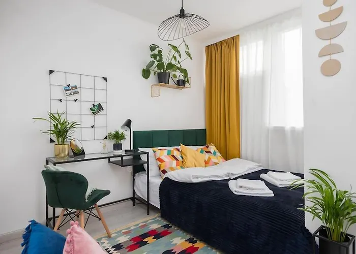 Spacious Studio With Park View