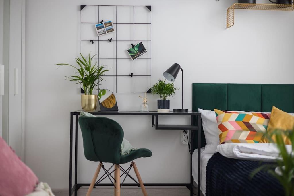 Specious With Park View Apartment Warschau